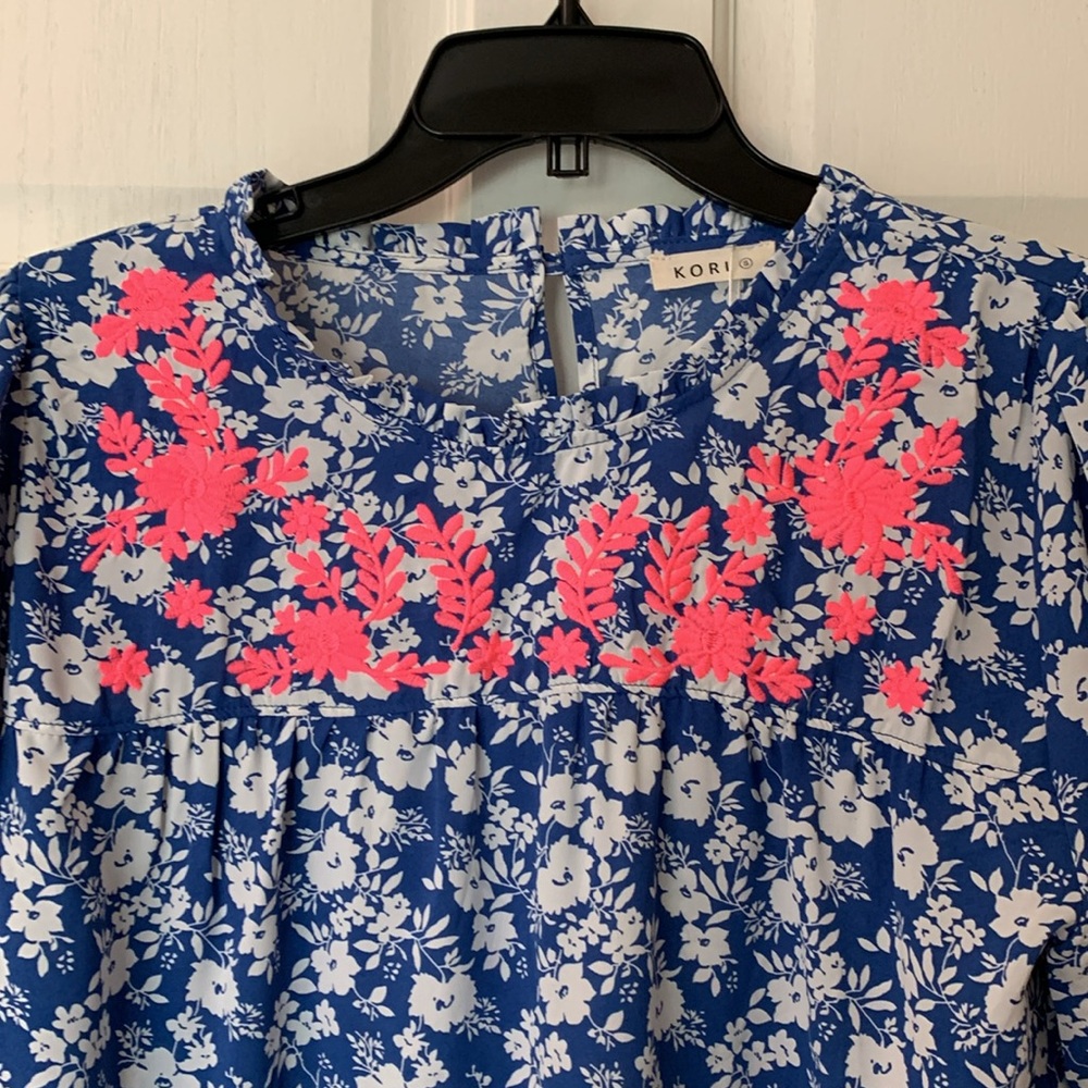 Floral Top - Picture 2 of 6